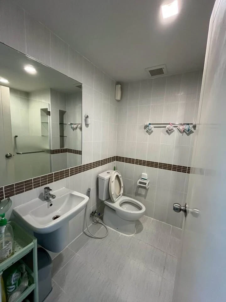 For rent: Casa Condo-Asoke Dindeang, 26th floor, high view, affordable price. You'll regret it if you miss it.