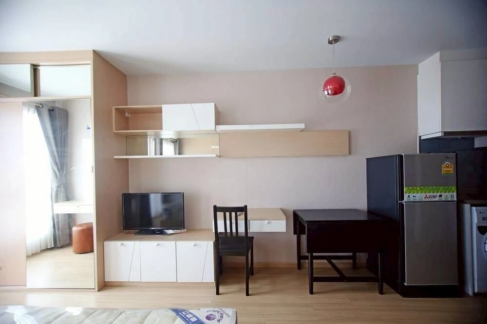 For rent: Casa Condo Ratchada-Ratchaphruek. Nice unit with high-quality built-in furniture. High floor with beautiful, unblocked view. Book now!