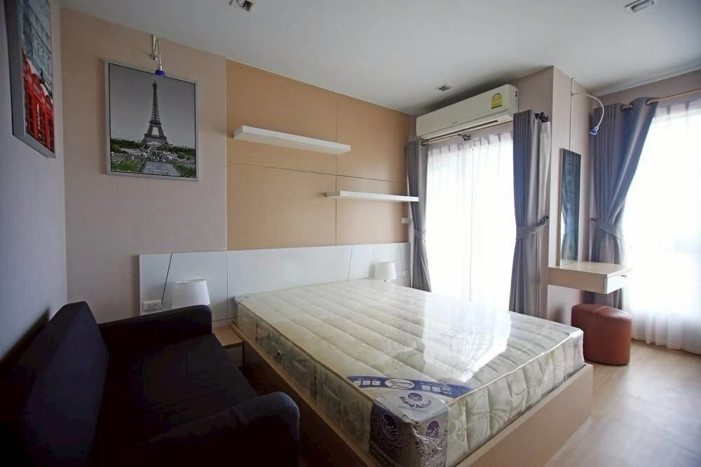 For rent: Casa Condo Ratchada-Ratchaphruek. Nice unit with high-quality built-in furniture. High floor with beautiful, unblocked view. Book now!