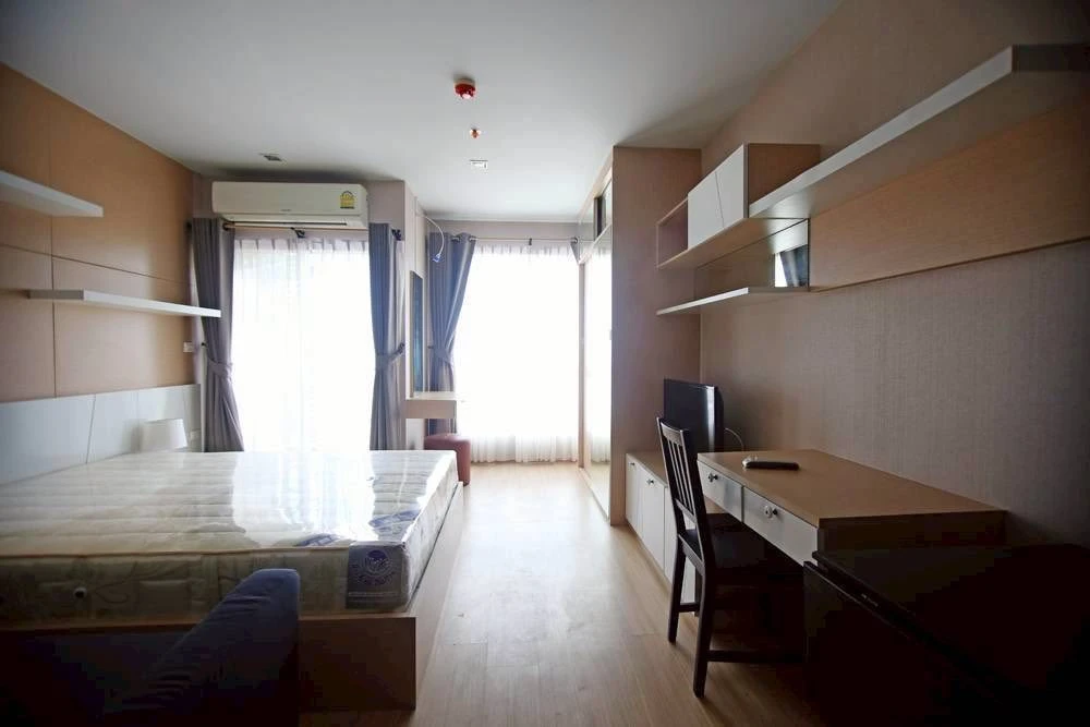 For rent: Casa Condo Ratchada-Ratchaphruek. Nice unit with high-quality built-in furniture. High floor with beautiful, unblocked view. Book now!