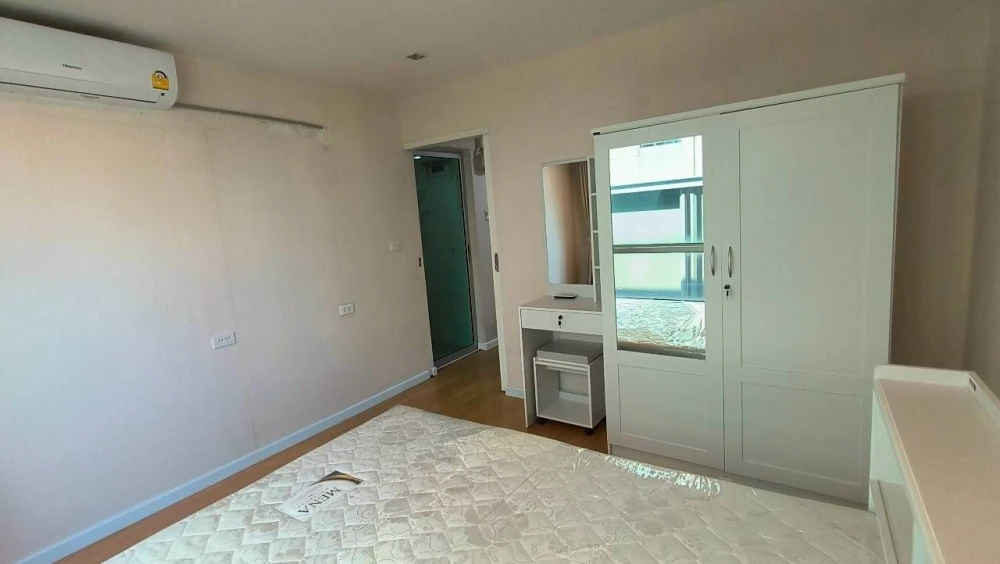 Casa Condo Ratchada Tha-Pra for rent. Ready to move in, spacious and comfortable. Fully furnished with appliances. Book now before it's too late!!!