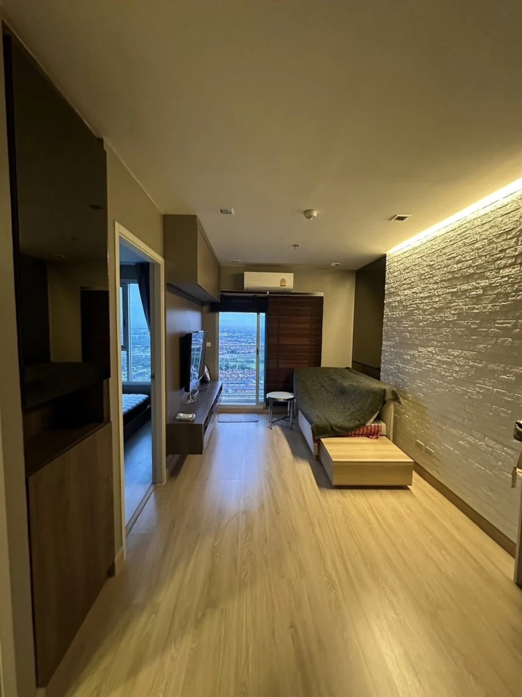 Casa Condo Bang Yai for rent. High floor corner unit with beautiful views, including the BTS Skytrain. Spacious, airy, comfortable, peaceful, and quie