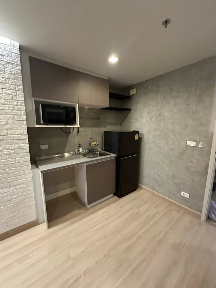 Casa Condo Bang Yai for rent. High floor corner unit with beautiful views, including the BTS Skytrain. Spacious, airy, comfortable, peaceful, and quie