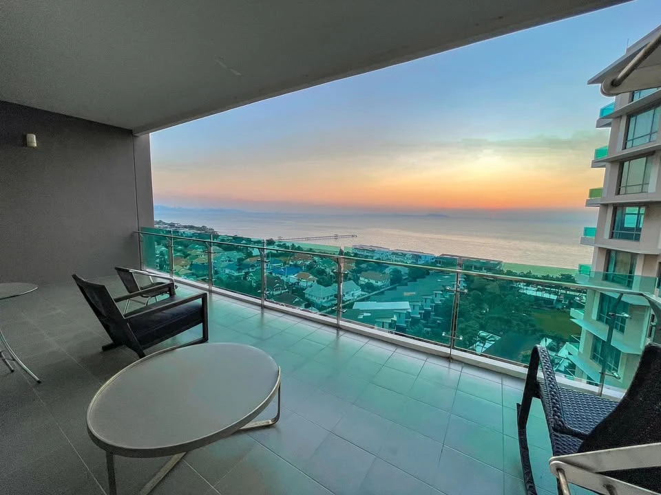 For rent Casalunar Paradiso Condominium, spacious room, lots of usable space, everything is complete here, hurry and move in.