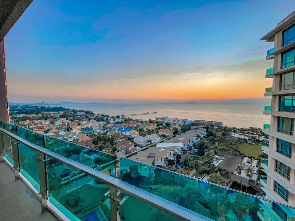 For rent Casalunar Paradiso Condominium, spacious room, lots of usable space, everything is complete here, hurry and move in.