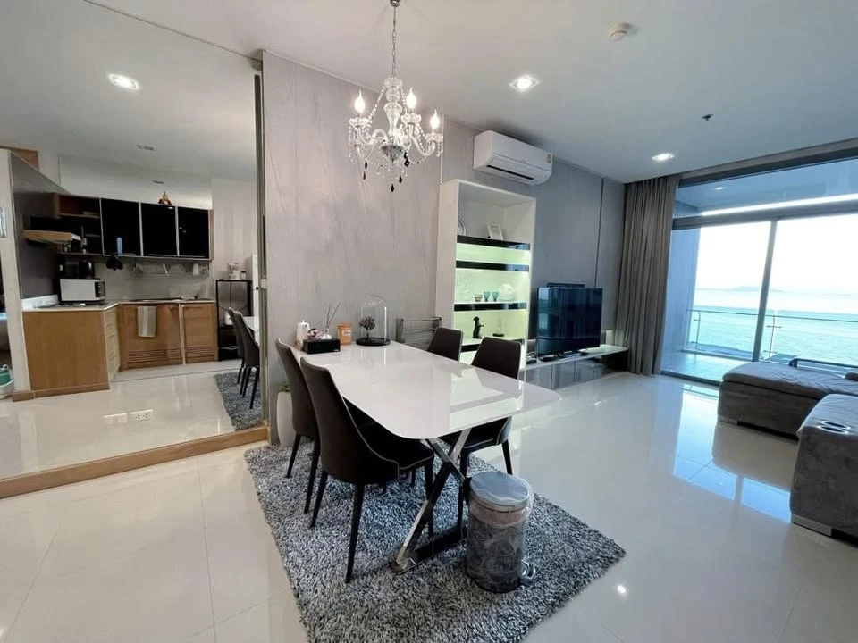 For rent Casalunar Paradiso Condominium, spacious room, lots of usable space, everything is complete here, hurry and move in.