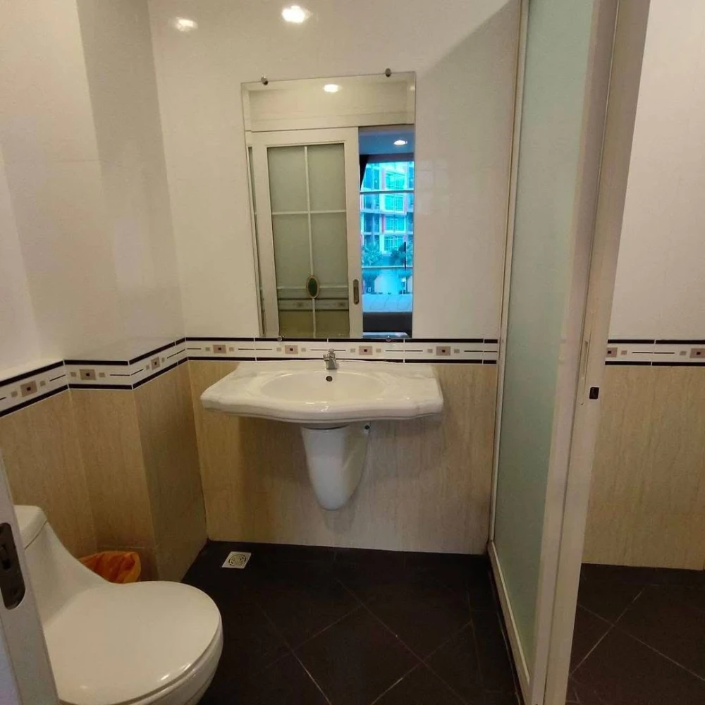 For rent: CC Condominium 1, 3rd floor, nice room, fully furnished. Reserve now, don't miss out.