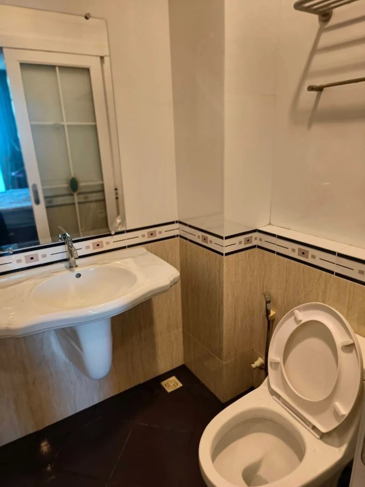 For rent: CC Condominium 1, 7th floor, fully furnished, nice room, interested in booking now, don't miss out.