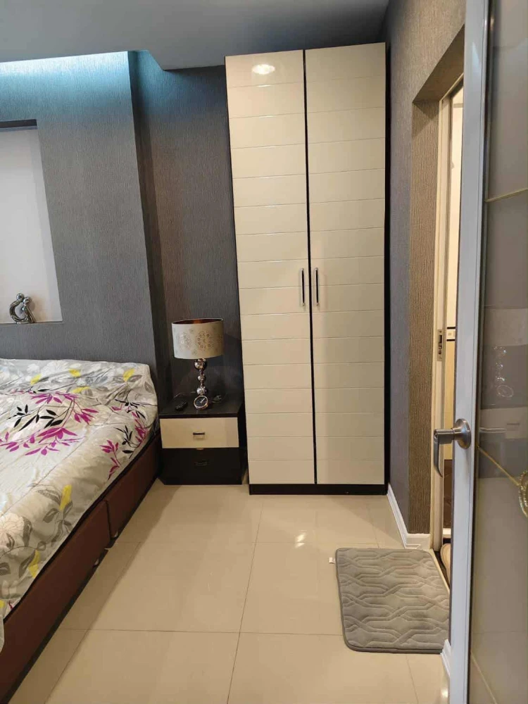 For rent: CC Condominium, 1 room, nice location, decorated in a cool tone, comes with a washing machine, at a great price. Reserve now!