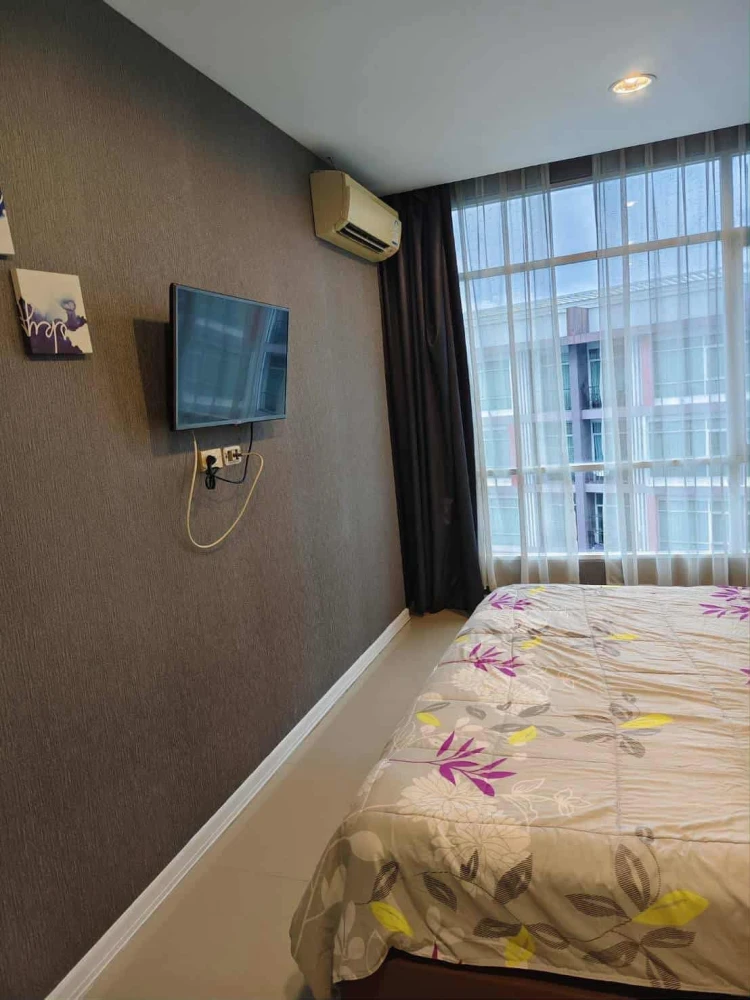 For rent: CC Condominium, 1 room, nice location, decorated in a cool tone, comes with a washing machine, at a great price. Reserve now!