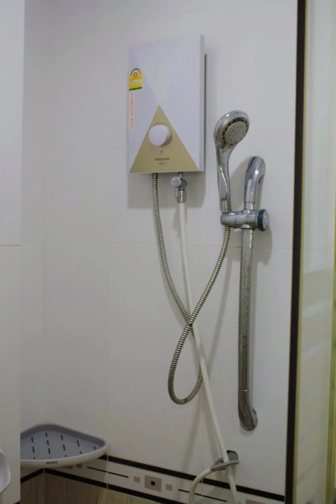 For rent: CC Condominium 2, 1 bedroom, 1 bathroom, fully furnished, with beautiful wallpaper. Don't miss it!