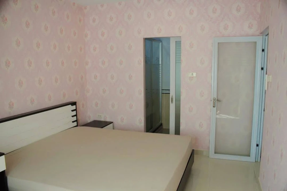 For rent: CC Condominium 2, 1 bedroom, 1 bathroom, fully furnished, with beautiful wallpaper. Don't miss it!