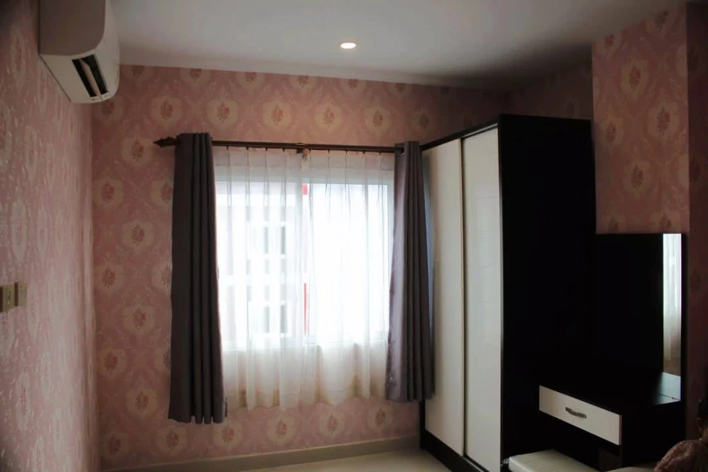 For rent: CC Condominium 2, 1 bedroom, 1 bathroom, fully furnished, with beautiful wallpaper. Don't miss it!
