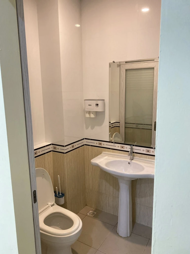 CC Condominium for rent, 2nd floor, unit 4, pool view. Fully furnished with appliances. Move in now! Don't wait!