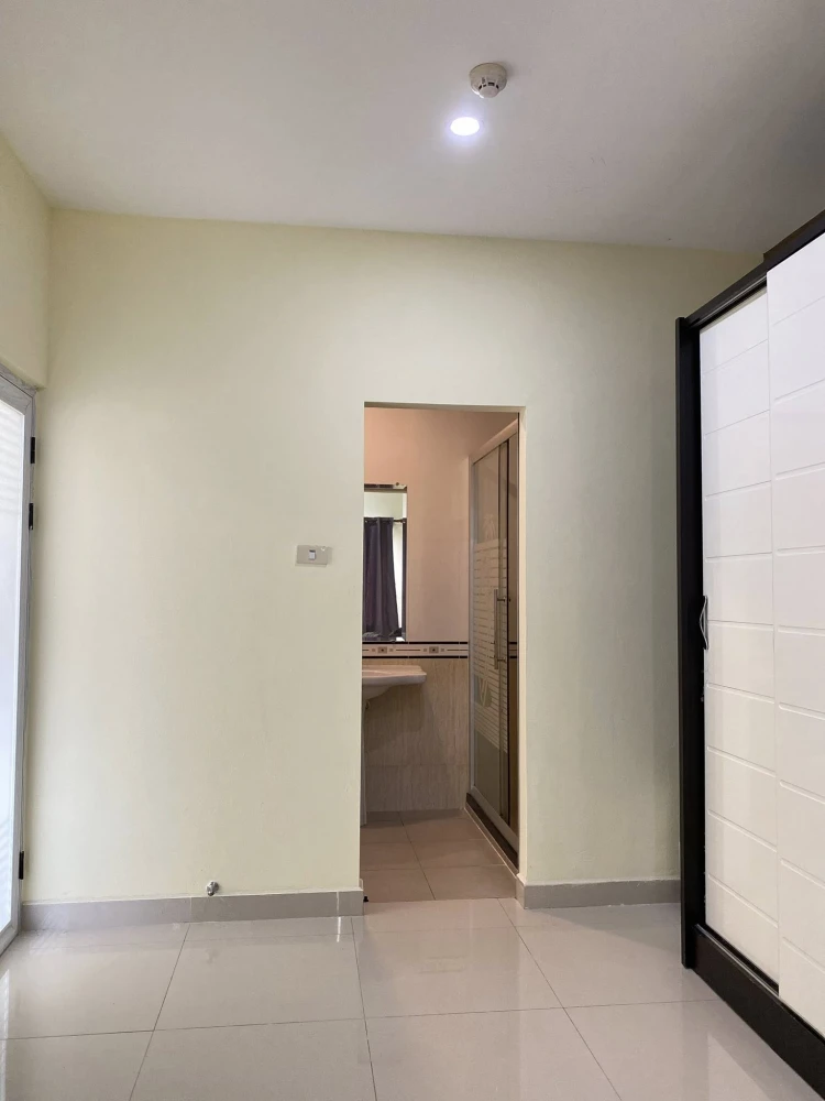 CC Condominium for rent, 2nd floor, unit 4, pool view. Fully furnished with appliances. Move in now! Don't wait!