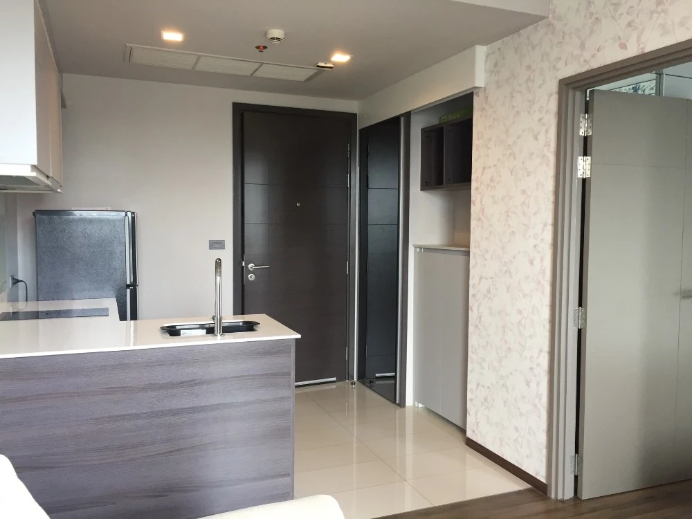 For rent: Ceil By Sansiri (Ekamai), 4th floor, fully furnished, comfortable unit. Book now! (Quickly!)