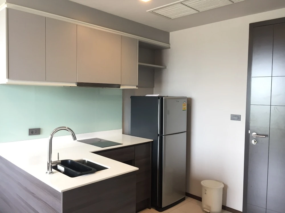 For rent: Ceil By Sansiri (Ekamai), 4th floor, fully furnished, comfortable unit. Book now! (Quickly!)