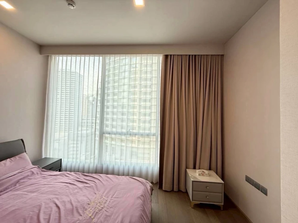 For rent: Celes Asoke, 2 bedrooms, 17th floor, fully furnished, very livable. Book now, don't miss out!