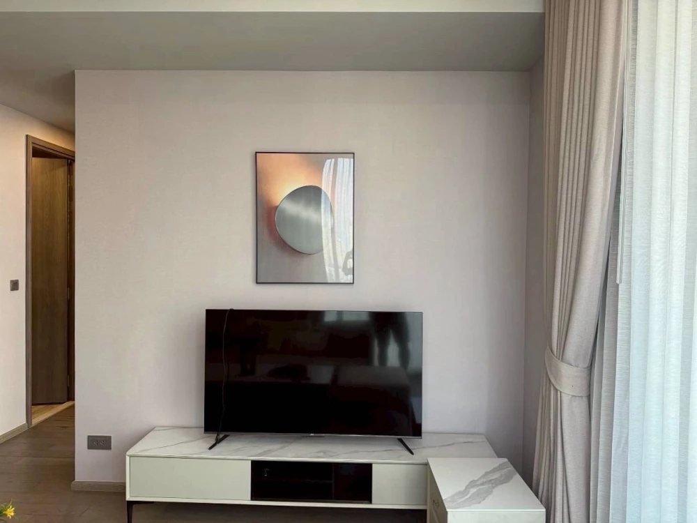 For rent: Celes Asoke, 2 bedrooms, 17th floor, fully furnished, very livable. Book now, don't miss out!