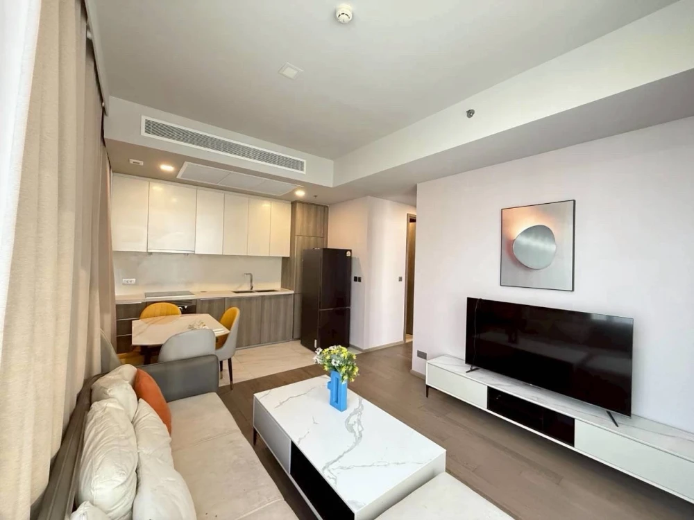 For rent: Celes Asoke, 2 bedrooms, 17th floor, fully furnished, very livable. Book now, don't miss out!