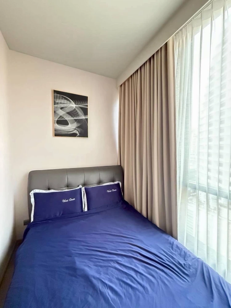 For rent: Celes Asoke, 2 bedrooms, 17th floor, fully furnished, very livable. Book now, don't miss out!
