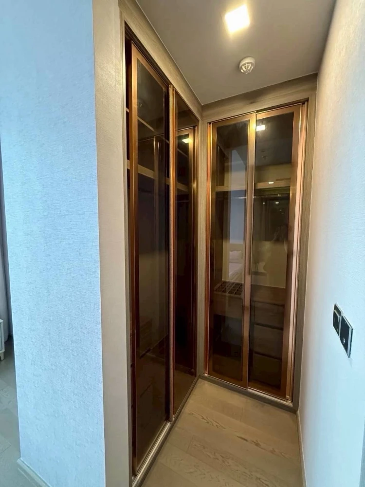 For rent: Celes Asoke, 2 bedrooms, 17th floor, fully furnished, very livable. Book now, don't miss out!