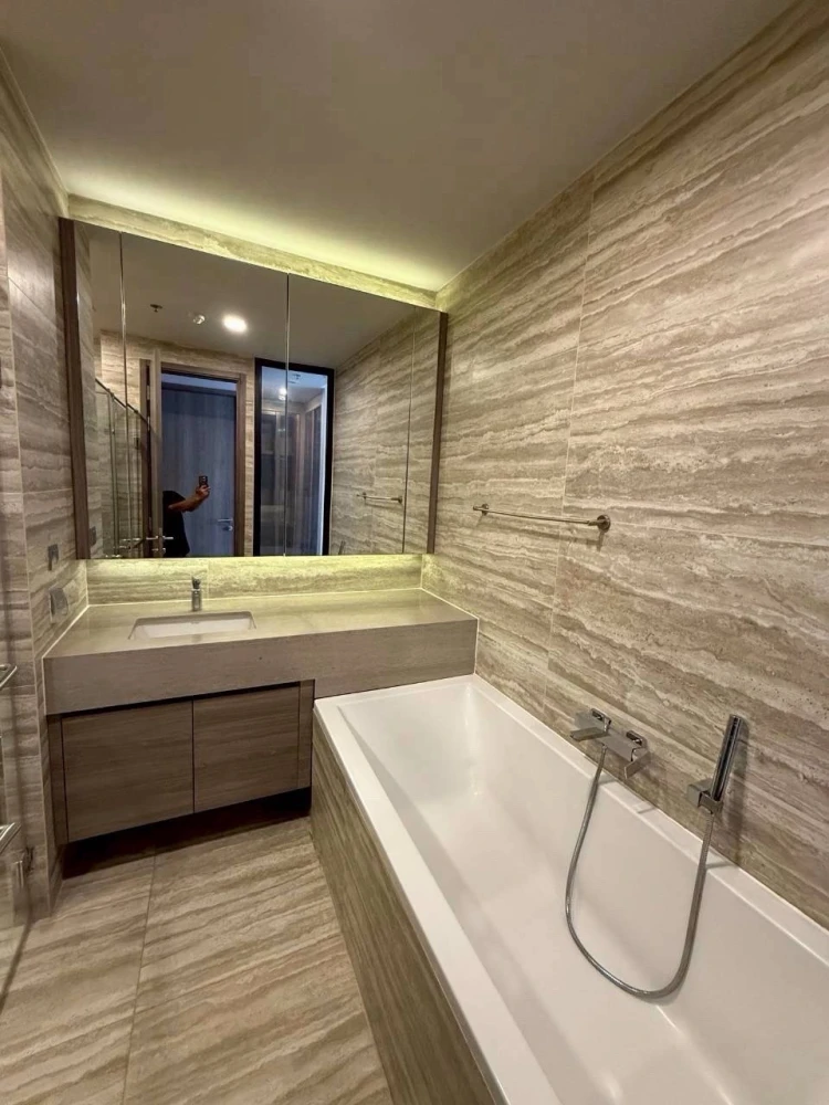 For rent: Celes Asoke, 2 bedrooms, 17th floor, fully furnished, very livable. Book now, don't miss out!