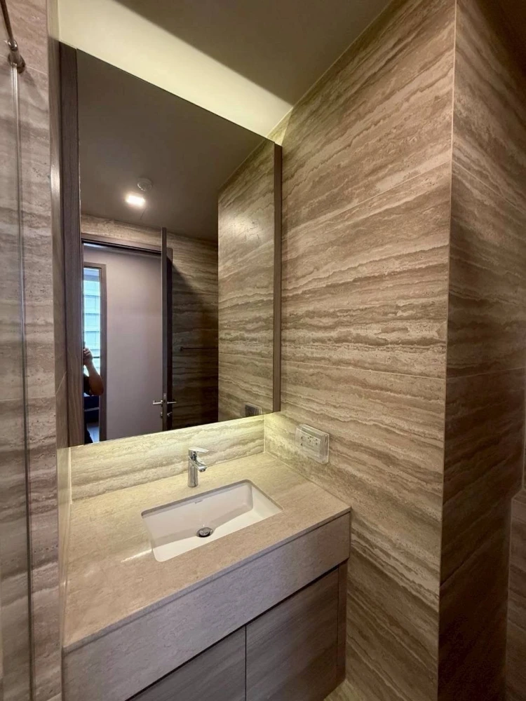 For rent: Celes Asoke, 2 bedrooms, 17th floor, fully furnished, very livable. Book now, don't miss out!