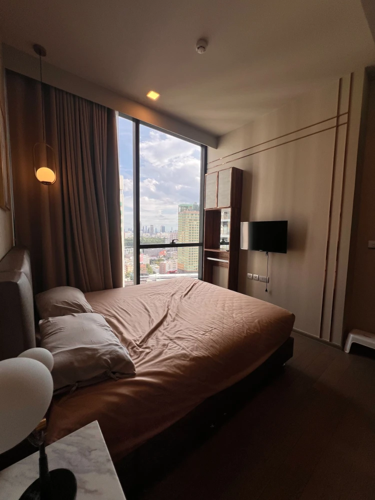 Celes Asoke condo for rent. Beautiful and comfortable unit with complete furnishings. Book now!