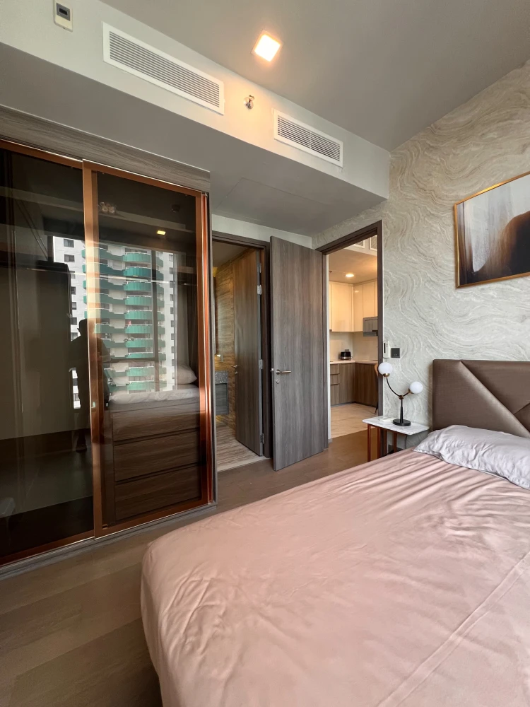 Celes Asoke condo for rent. Beautiful and comfortable unit with complete furnishings. Book now!