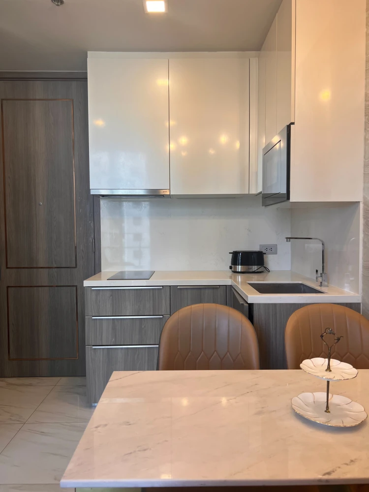 Celes Asoke condo for rent. Beautiful and comfortable unit with complete furnishings. Book now!