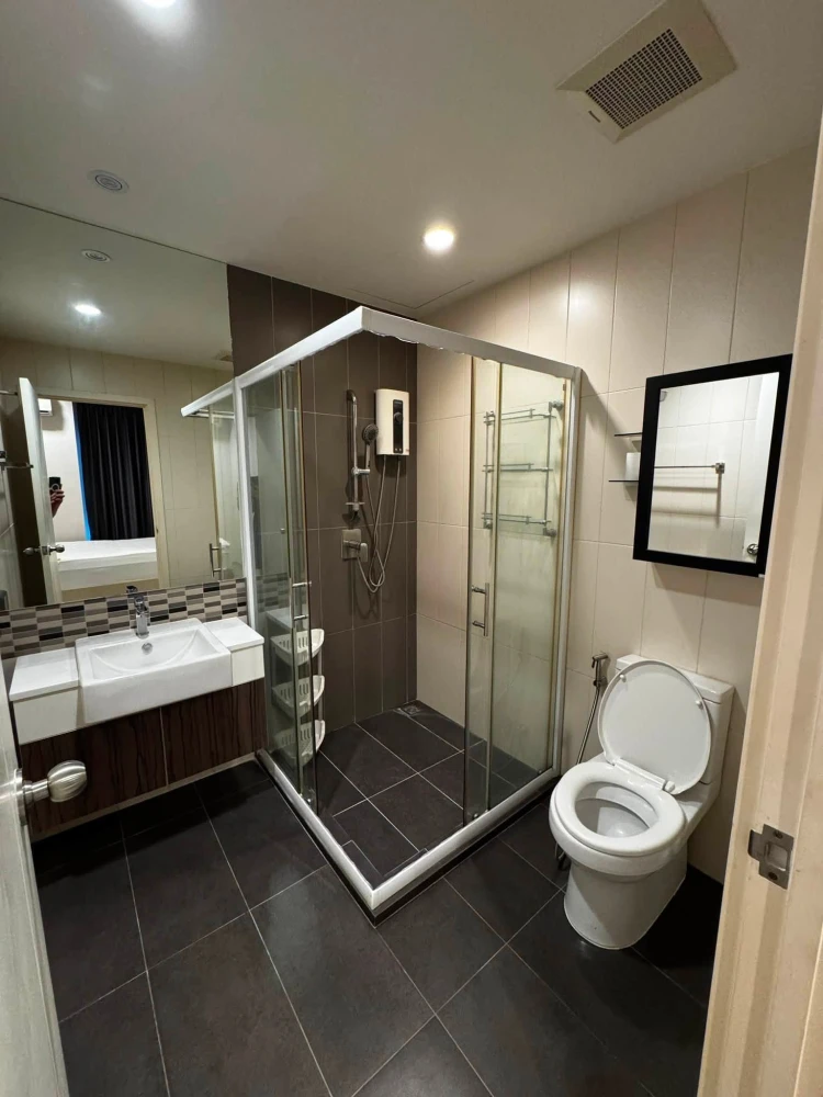 For rent: Centric Ari Station, 26th floor, separate private unit, fully furnished. Book now!