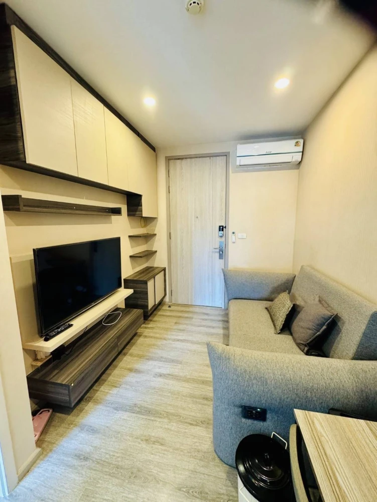 For rent: Centric Ari Station, high floor unit, fully furnished, comfortable, complete amenities. Book now!
