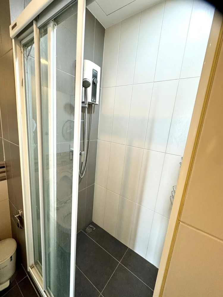 For rent: Centric Ari Station, high floor unit, fully furnished, comfortable, complete amenities. Book now!