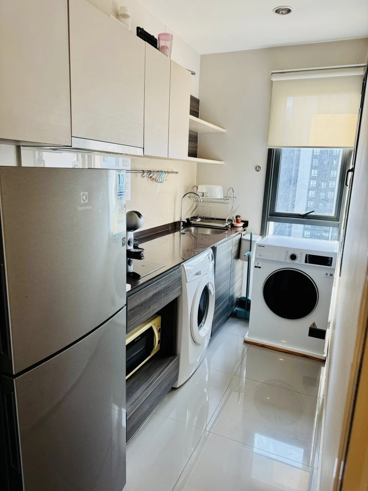 For rent: Centric Ari Station, high floor unit, fully furnished, comfortable, complete amenities. Book now!