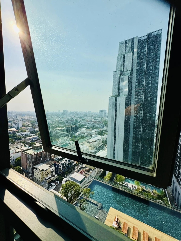 For rent: Centric Ari Station, high floor unit, fully furnished, comfortable, complete amenities. Book now!