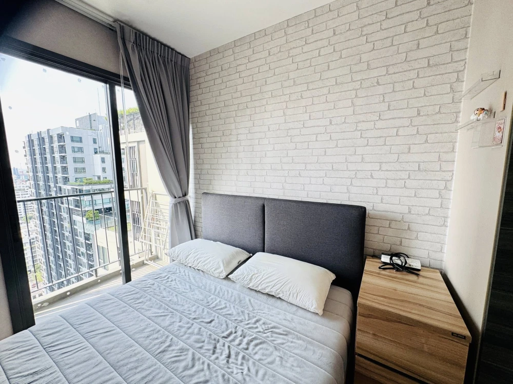 For rent: Centric Ari Station, high floor unit, fully furnished, comfortable, complete amenities. Book now!