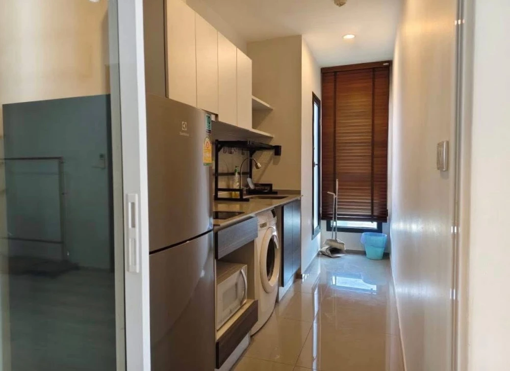 For rent: Centric Ratchada Huaikhwang, 8th floor, corner unit, fully furnished. Book now!
