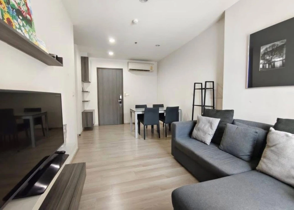 For rent: Centric Ratchada Huaikhwang, 8th floor, corner unit, fully furnished. Book now!