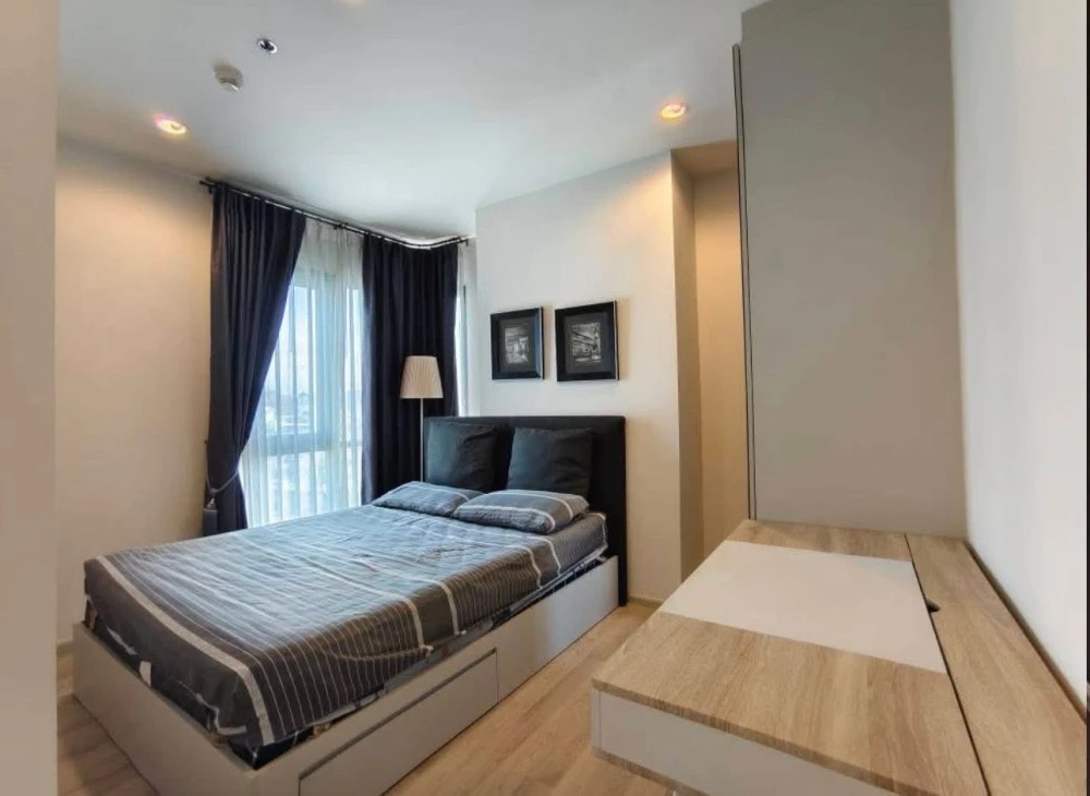For rent: Centric Ratchada Huaikhwang, 8th floor, corner unit, fully furnished. Book now!