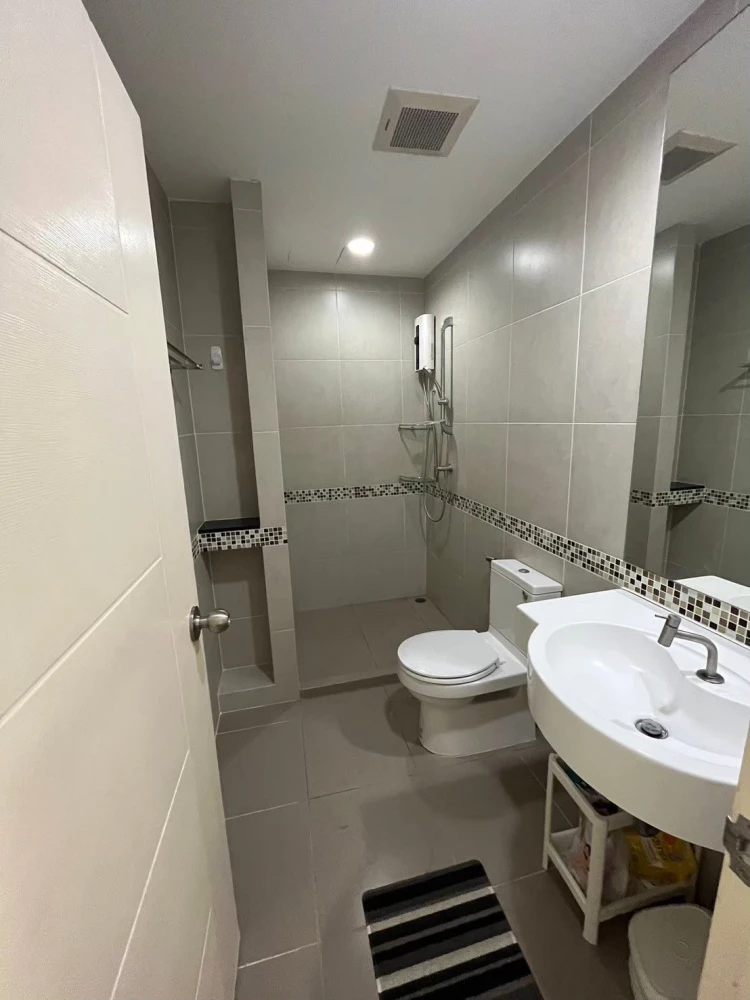 For rent: Centric Ratchada-Suthisan, beautifully decorated minimalist unit, great location, complete amenities. Book now!