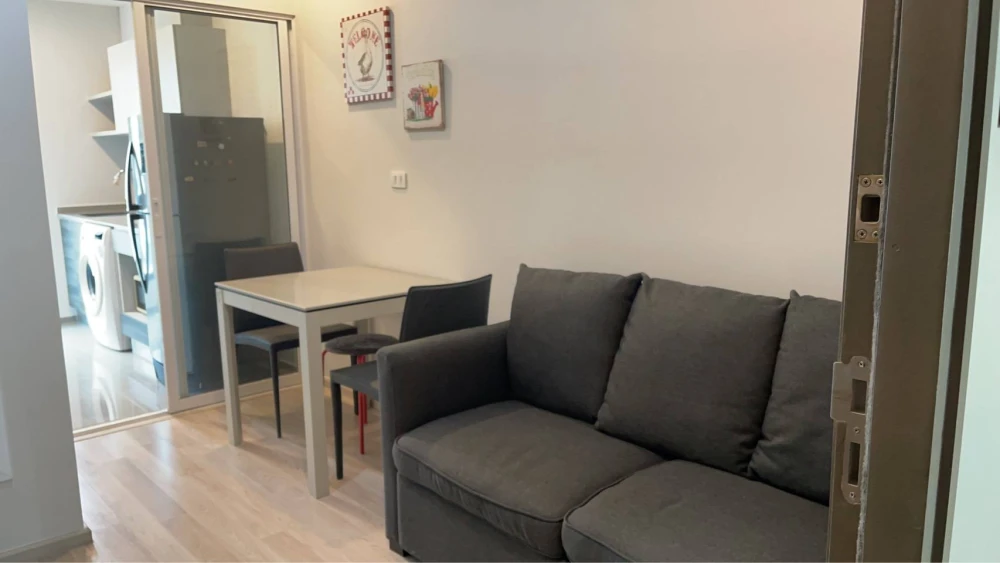 For rent: Centric Ratchada–Huai Khwang, 1 bedroom, 1 bathroom, fully furnished and equipped with appliances. Book now!