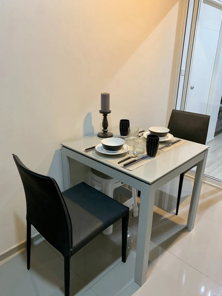 For rent: Centric Ratchada–Huai Khwang, 10th floor, fully furnished. Interested? Reserve now!