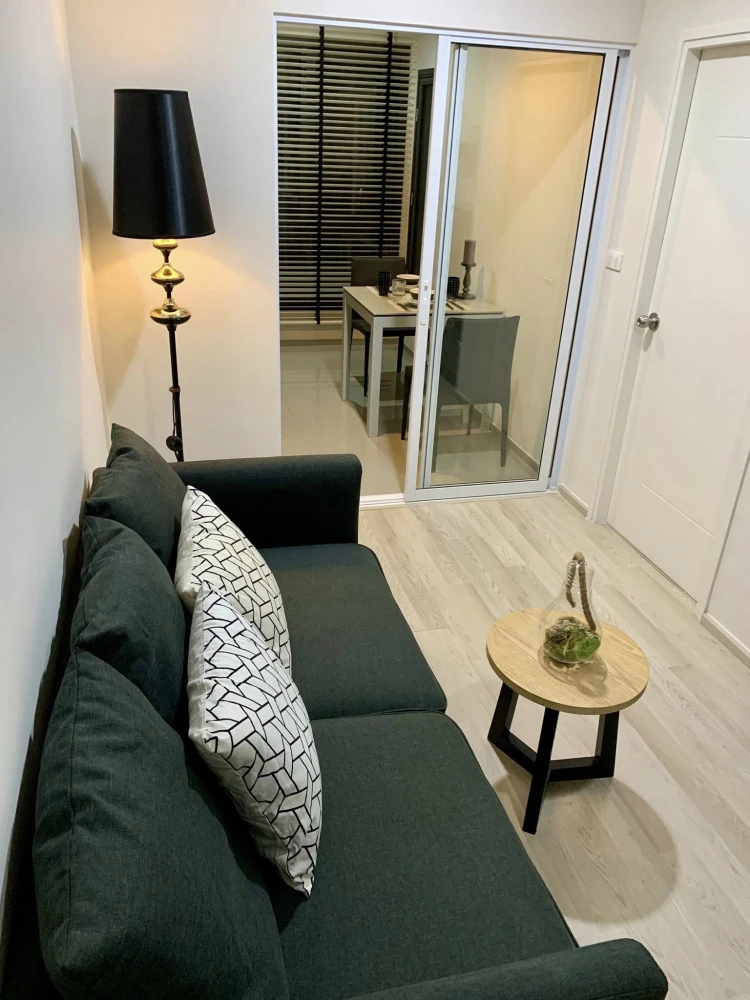 For rent: Centric Ratchada–Huai Khwang, 10th floor, fully furnished. Interested? Reserve now!