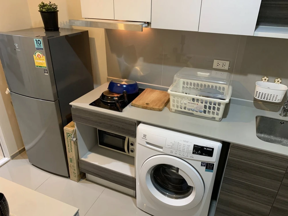 For rent: Centric Ratchada–Huai Khwang, 10th floor, fully furnished. Interested? Reserve now!