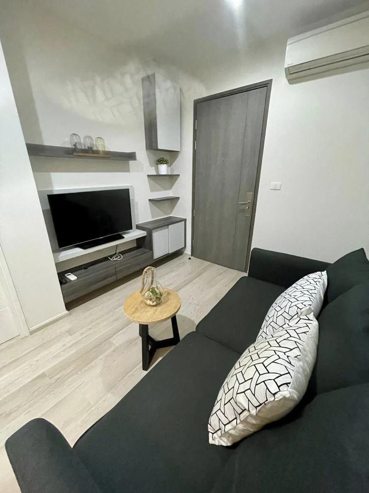 For rent: Centric Ratchada–Huai Khwang, 10th floor, fully furnished. Interested? Reserve now!