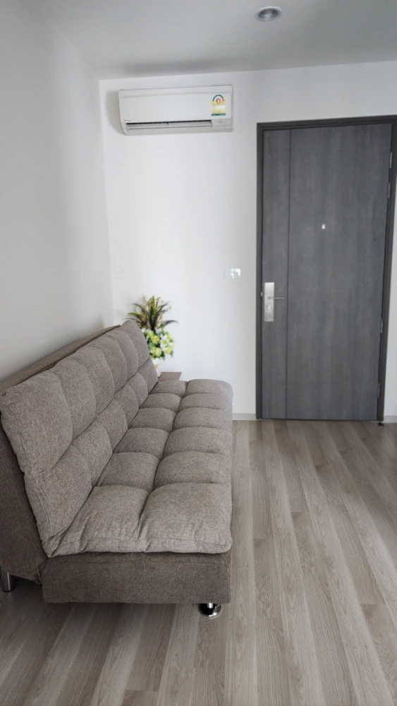 For rent: Centric Ratchada–Huai Khwang, 21st floor, fully furnished, nice room, interested, reserve now, don't miss out!
