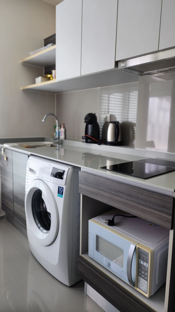 For rent: Centric Ratchada–Huai Khwang, 21st floor, fully furnished, nice room, interested, reserve now, don't miss out!