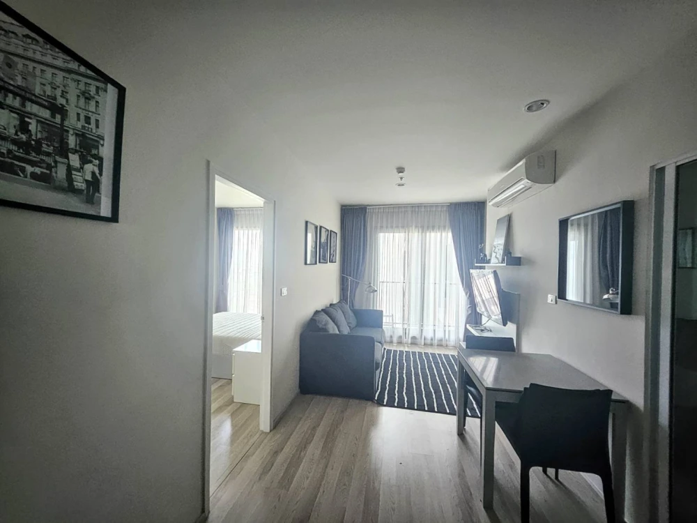 Centric Ratchada–Huai Khwang for rent, a comfortable room, decorated in a cool theme, comes with complete amenities. Reserve now!