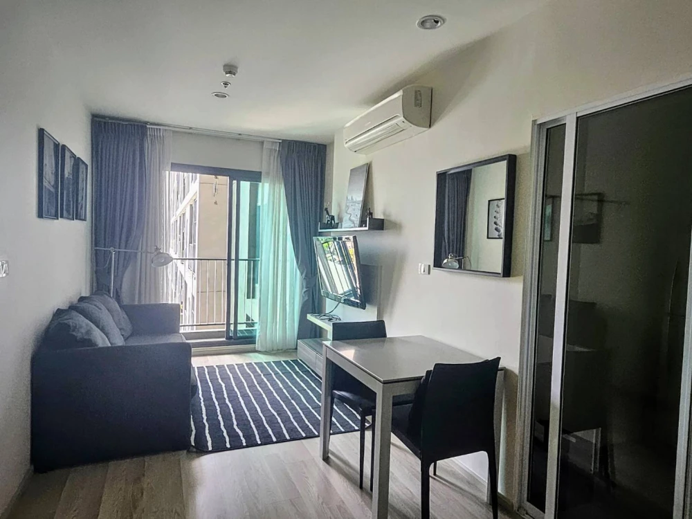 Centric Ratchada–Huai Khwang for rent, a comfortable room, decorated in a cool theme, comes with complete amenities. Reserve now!